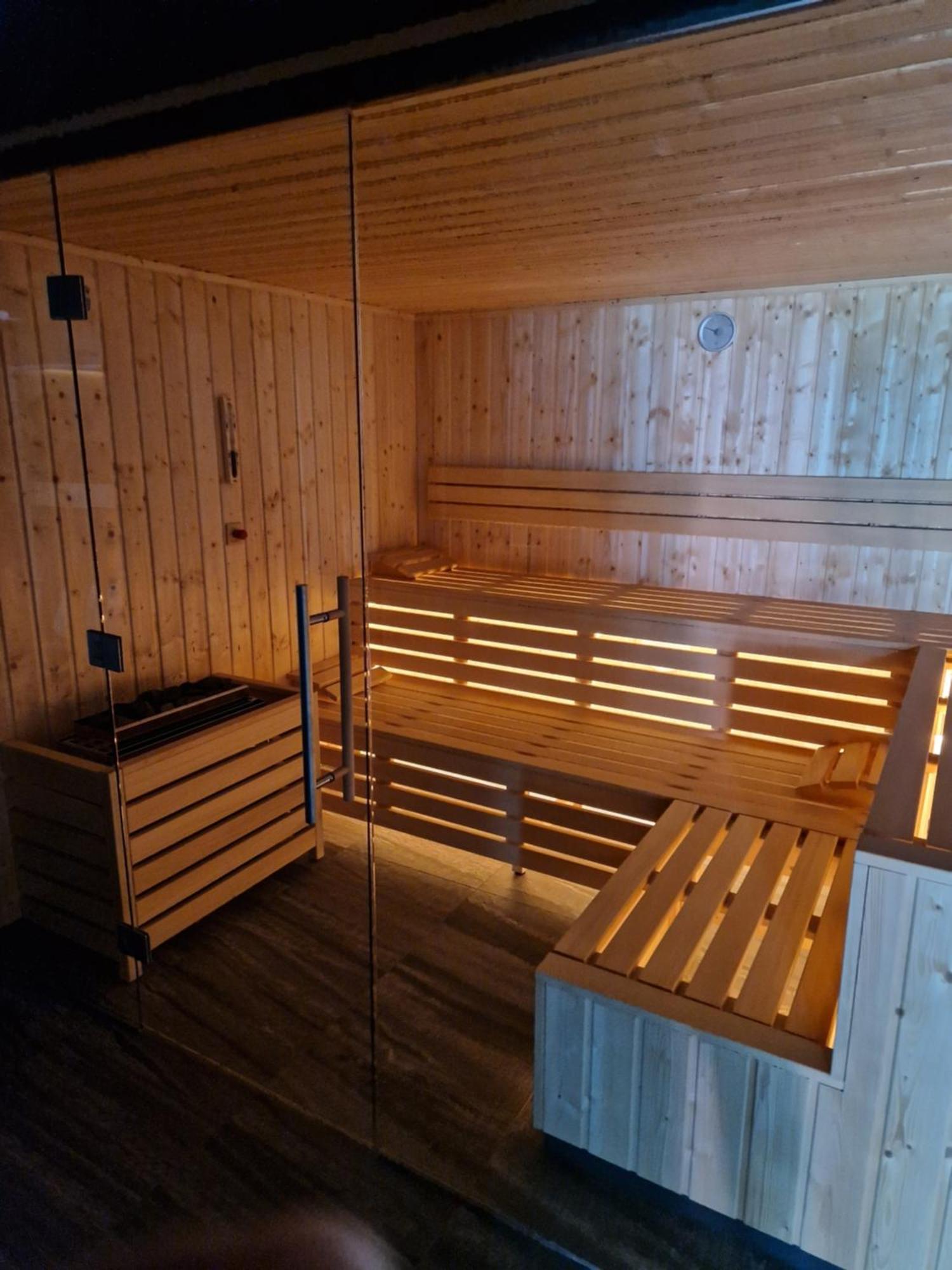 Porty C120 Kasprowicza Pool Sauna Parking